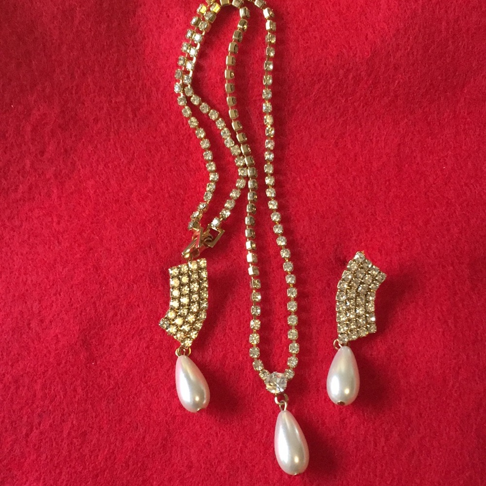Faux Pearl Necklace with Free Earrings